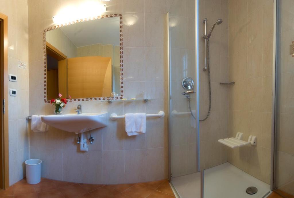 Hotel Loewenwirt Cermes Rum bild